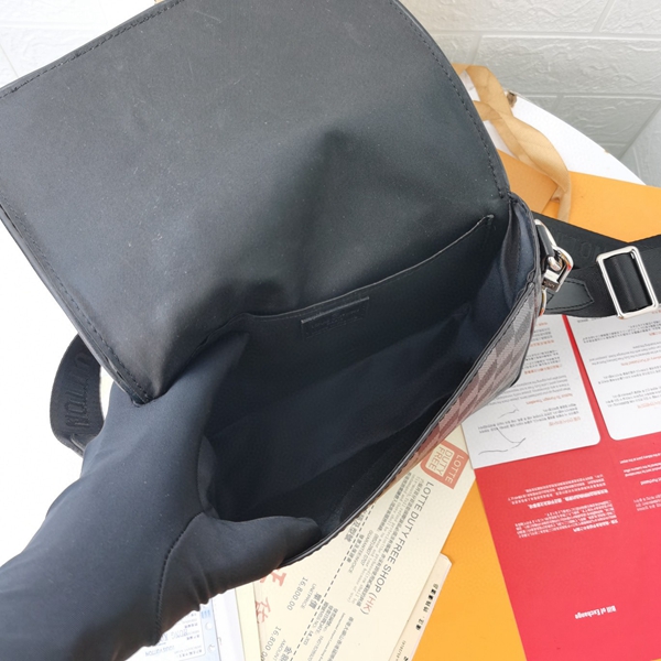 ルイヴィトンバッグ角部分ディテール